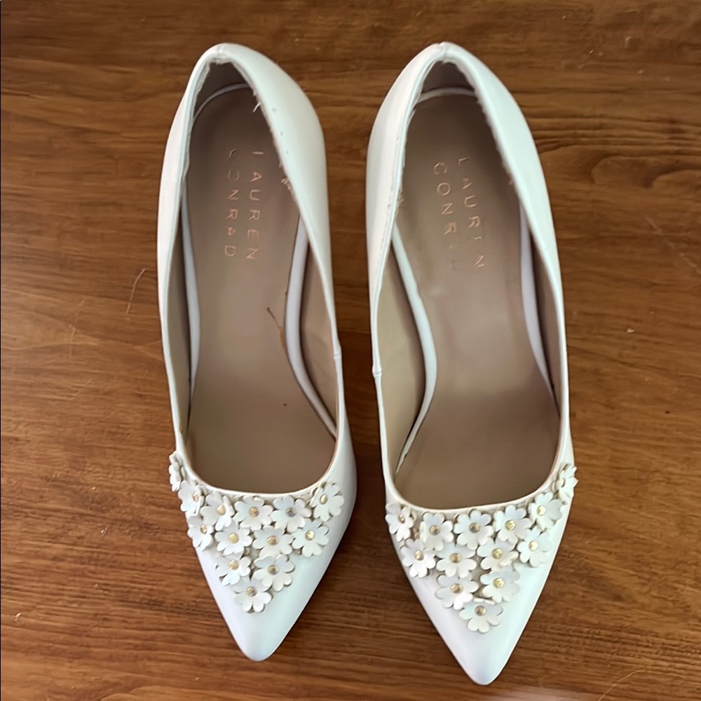 LC Lauren Conrad White Floral Women's Shoes - Picture 2 of 5